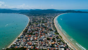 Vista do alto do Morro do Macaco. Foto: Acervo Bella Bombinhas Pousada Residencial.